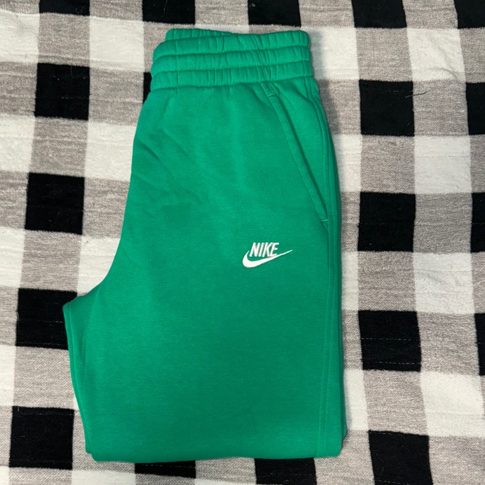 Nike Green Sweatpants Relaxed Fit Athletic Wear